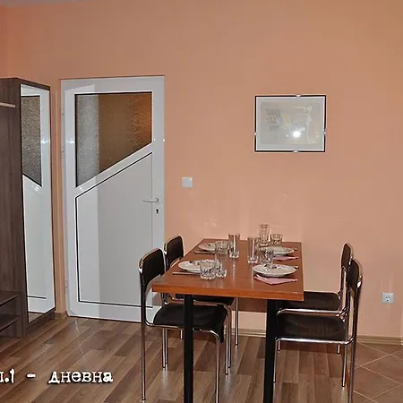 بيت للعطل лорета-камен бряг